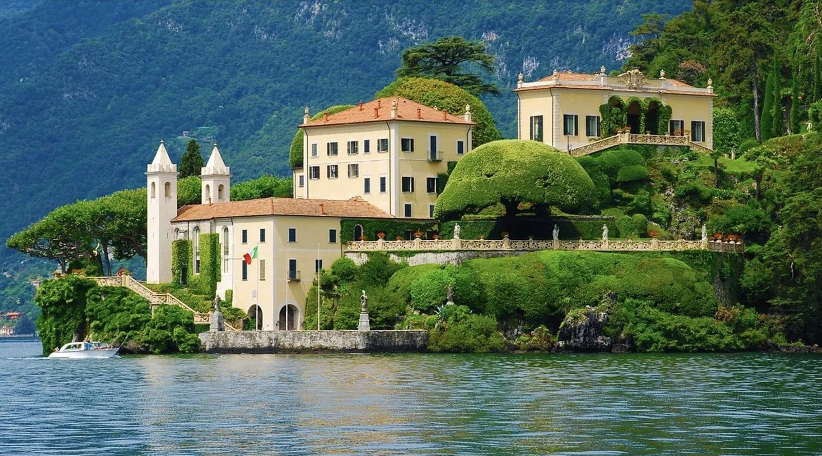 Lakeside villa with terraced gardens on Lake Como, Italy